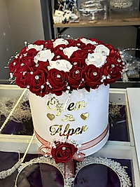 KUTU TAŞLI KIRMIZI GÜL İSTEME ÇİÇEĞİ