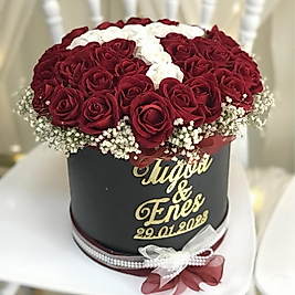 T HARFİ KIRMIZI KUTU GÜL