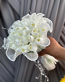 ETRAFI TÜLLÜ İNCİLİ LALE GELİN ÇİÇEĞİ