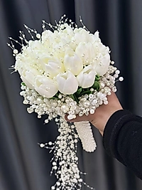 Yoğun taş ve inci detaylı lale gelin çiçeği