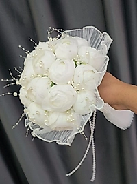 Beyaz şakayıklı incili buket