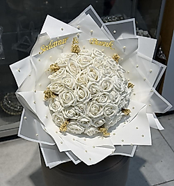 Kadife güllü beyaz isteme buketi