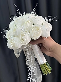 İncili Kapalı Gül Buketi