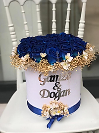 BEYAZ KUTUDA MAVİ GÜL İSTEME ÇİÇEĞİ