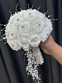 İnci & Taş detaylı beyaz gül buketi