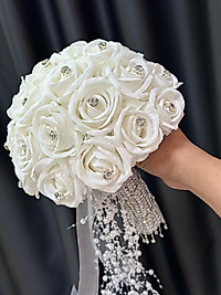 Taş detaylı gül buketi