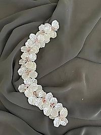 Sedef çiçekli krem trend taç