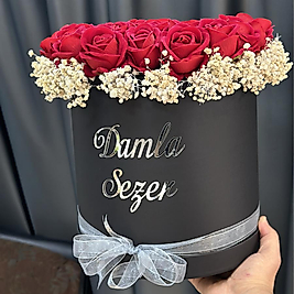SİYAH KUTUDA KIRMIZI GÜL İSTEME ÇİÇEĞİ