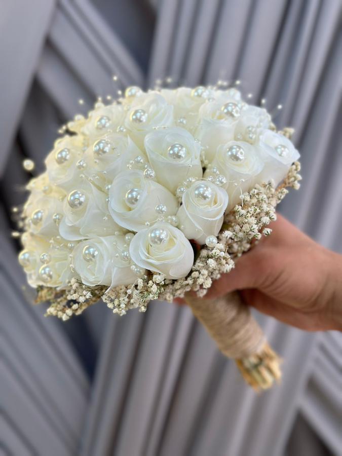 ETRAFI CİPSOLU İNCİLİ GONCA GÜL BUKETI