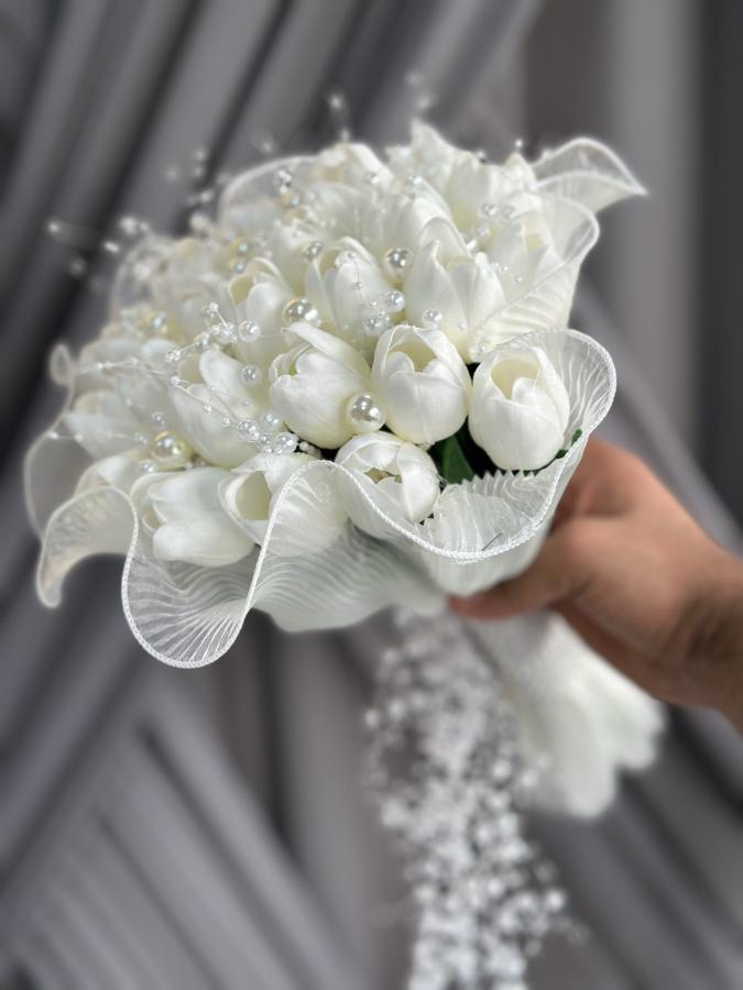 TÜLLÜ İNCİLİ ISLAK LALE