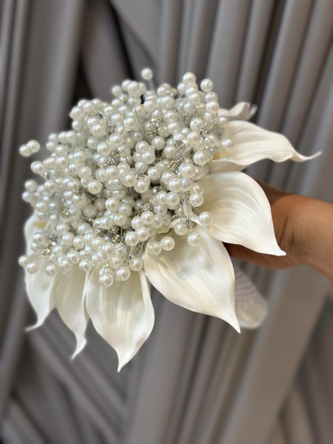 ORTASI İNCİLİ GALA GELİN ÇİÇEĞİ