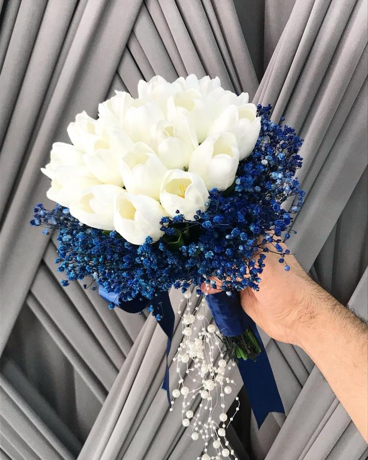 LACİVERT CİPSOLU ISLAK LALE BUKET