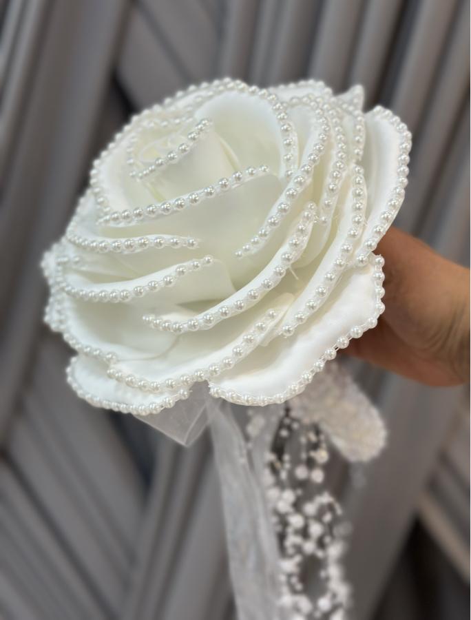 İNCİLİ TEK GÜL GELİN ÇİÇEĞİ