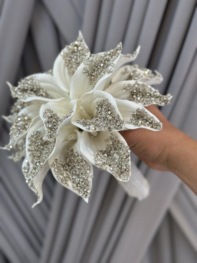 PARLAK TAŞLI GELİN ÇİÇEĞİ