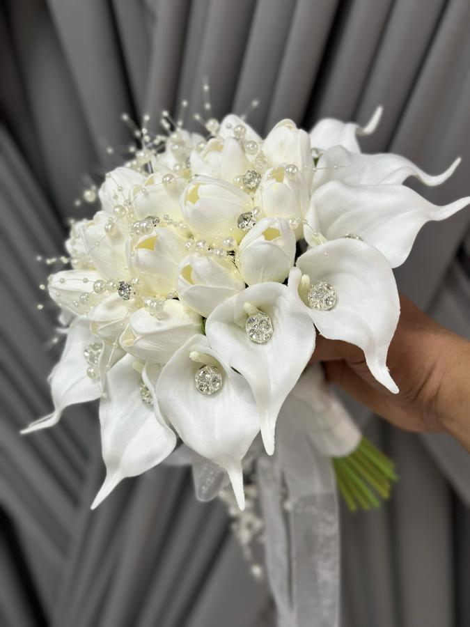 İNCİLİ TAŞLI ISLAK GELİN ÇİÇEĞİ