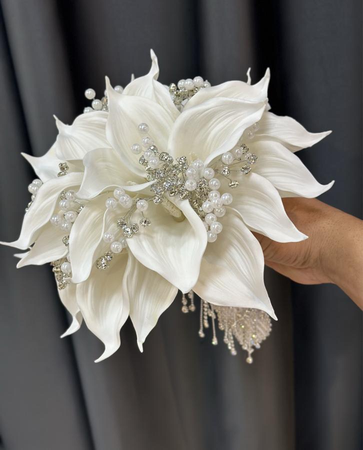 İNCİLİ TAŞLI GALA ÇİÇEĞİ