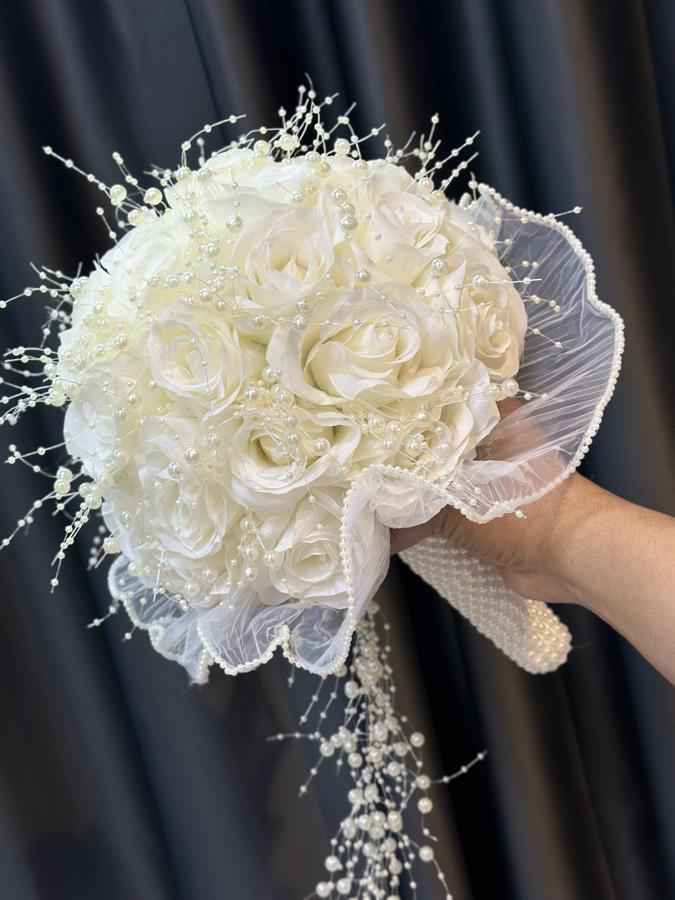 YOĞUN İNCİ DETAYLI GÜL GELİN ÇİÇEĞİ