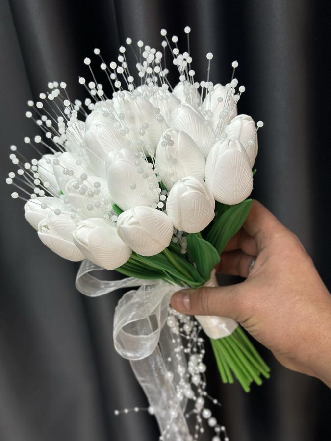 SARARMAYAN SOLMAYAN İNCİ ÇIKINTILI LALE BUKETİ