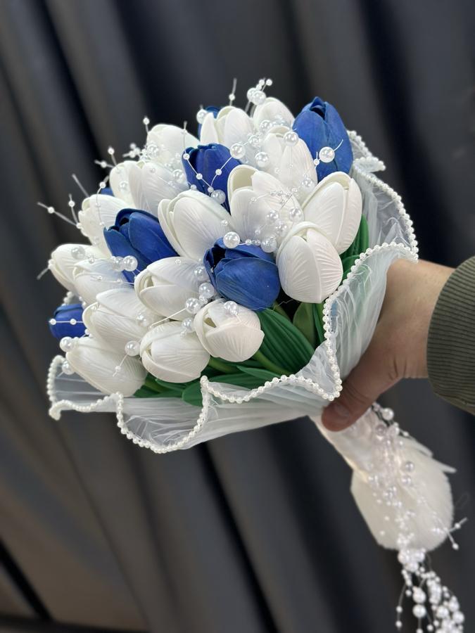 Mavi&beyaz incili Lale Gelin Çiçeği