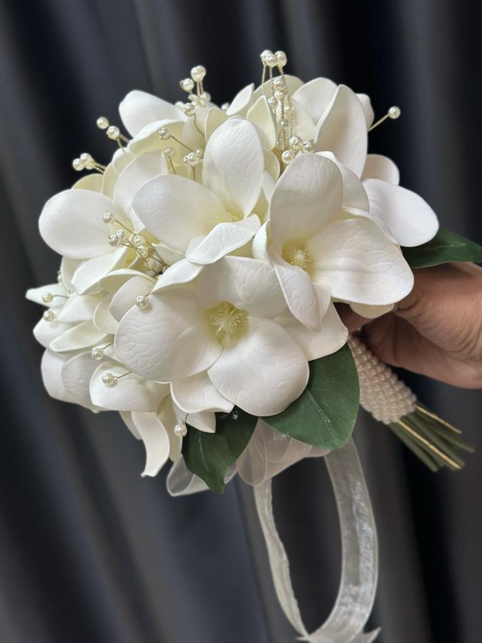 İncili Manolya Buketi