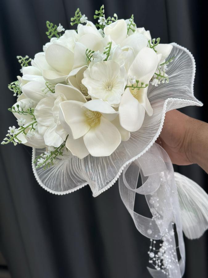 İnci Tüllü Manolya Gelin Buketi