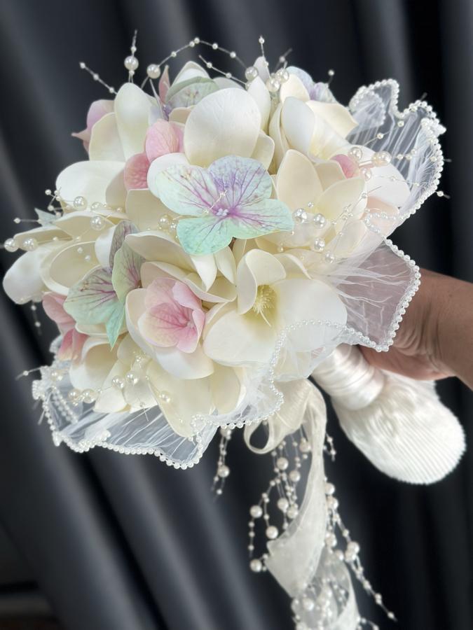 İnci Detaylı Renkli Manolya Buketi