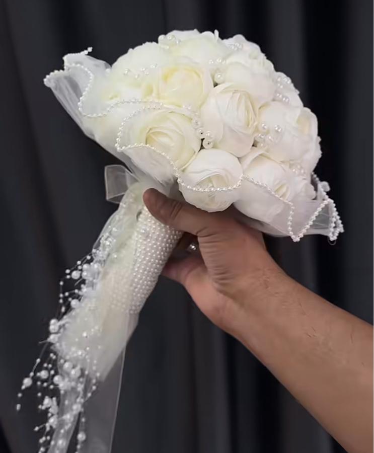 İncili krem şakayık buketi