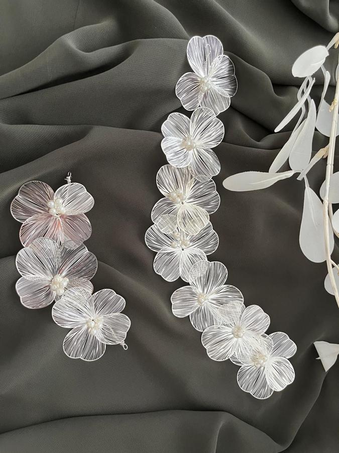 Çiçekli taç ve yan toka ( ikili )