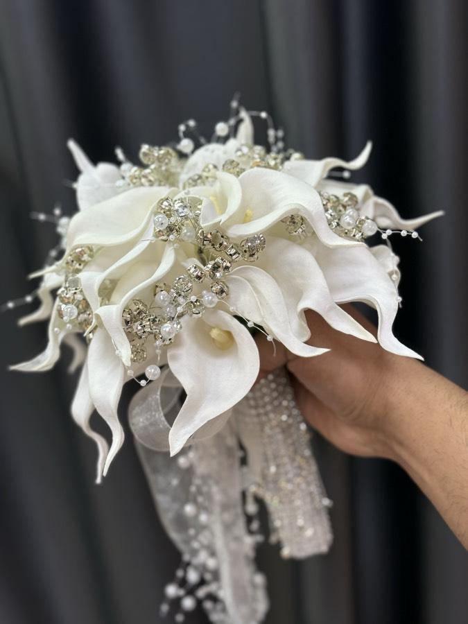 Taş ve inci detaylı lüks ıslak gala buketi