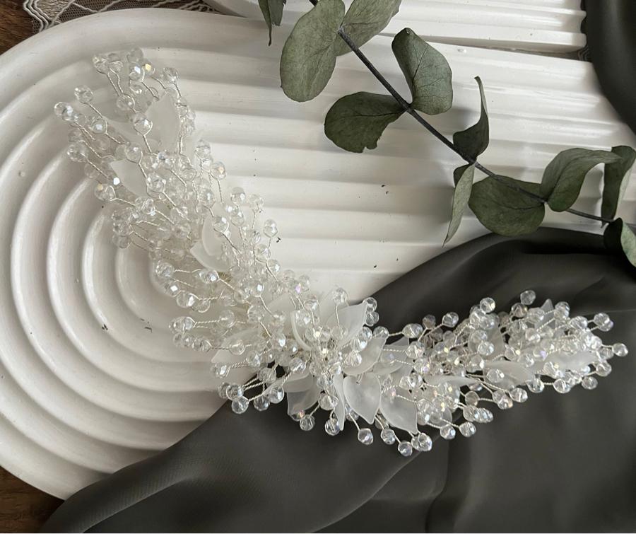 Sedef yapraklı beyaz boncukla taç