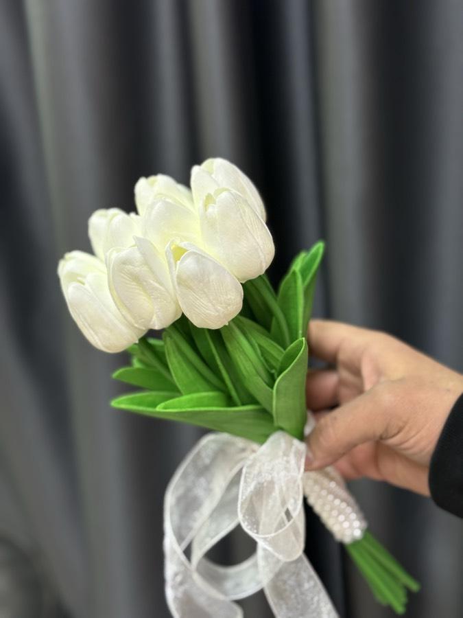 Islak Lale atma çiçeği