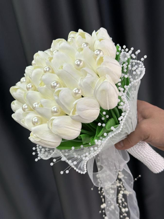 Tüllü incili ıslak Lale Gelin Çiçeği