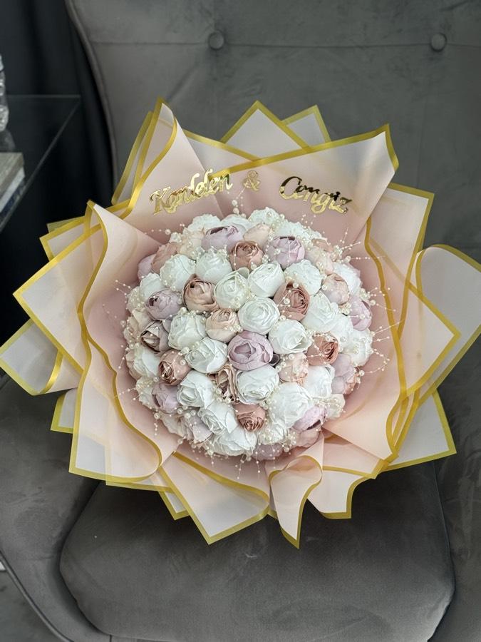 Soft renkli incili isteme çiçeği